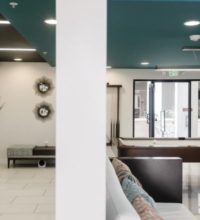 Communal entertainment area with a pool table and sitting space at Park Encino apartments