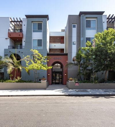 Exterior of the Park Encino apartments in LA amidst the greenery