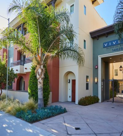 Entrance to ViveLA's Magnolia Woods building