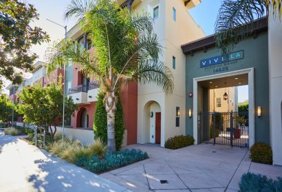 Entrance to ViveLA's Magnolia Woods building