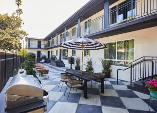Nora on Norton patio courtyard