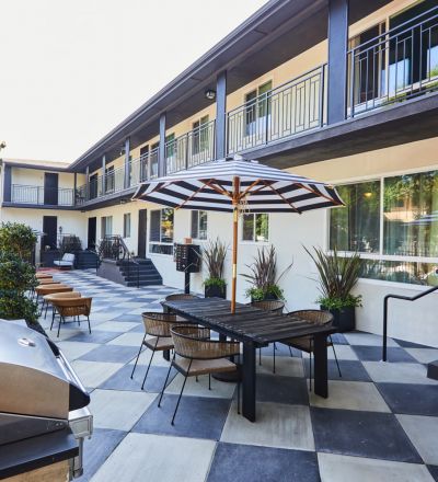 Nora on Norton patio courtyard