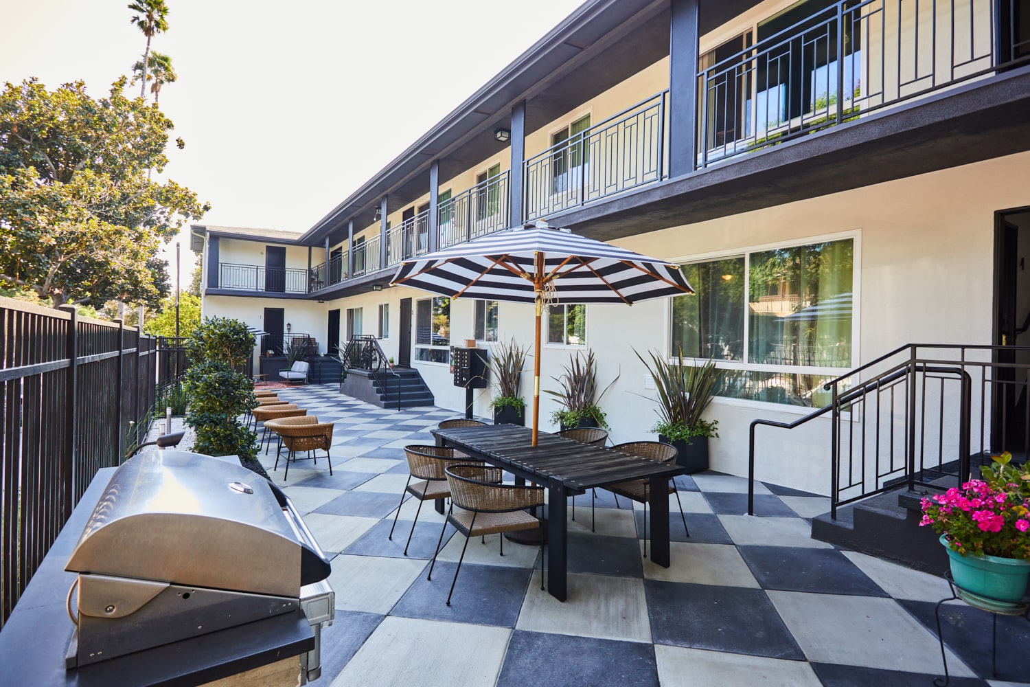 Nora on Norton patio courtyard
