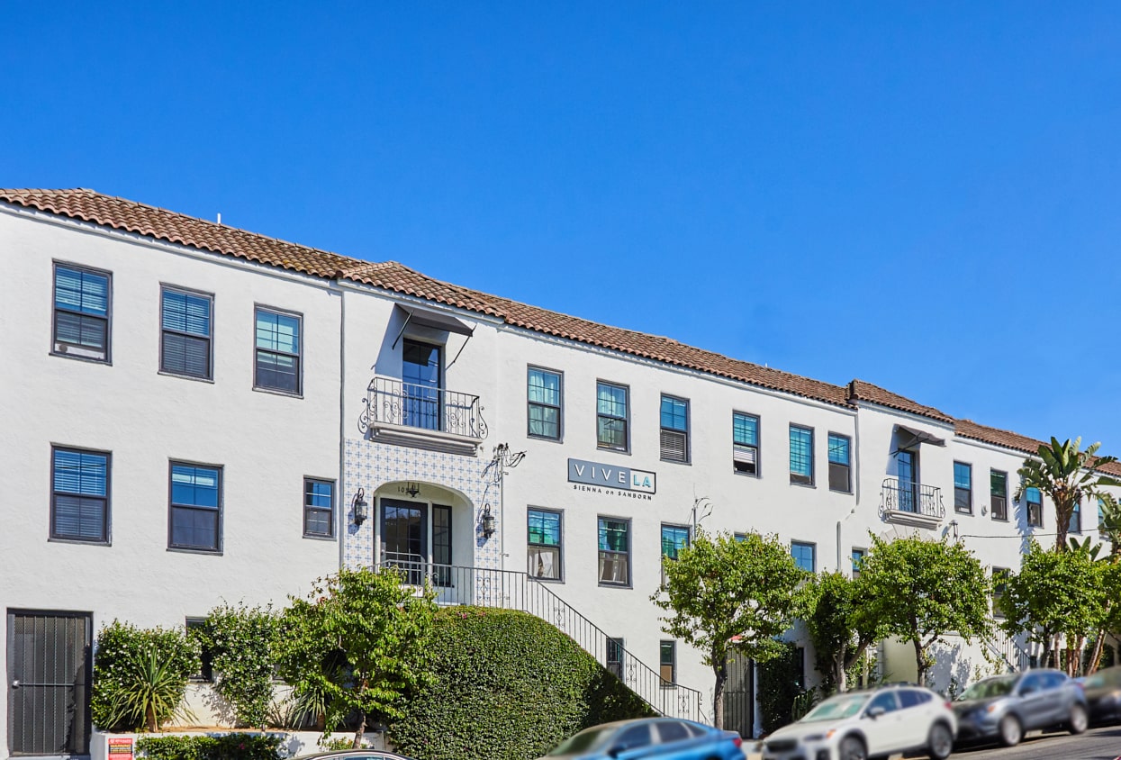 Exterior view of Vive La