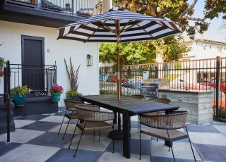 Nora on Norton patio