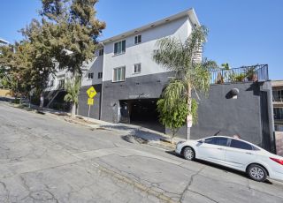 Street view of Dean on De Longpre