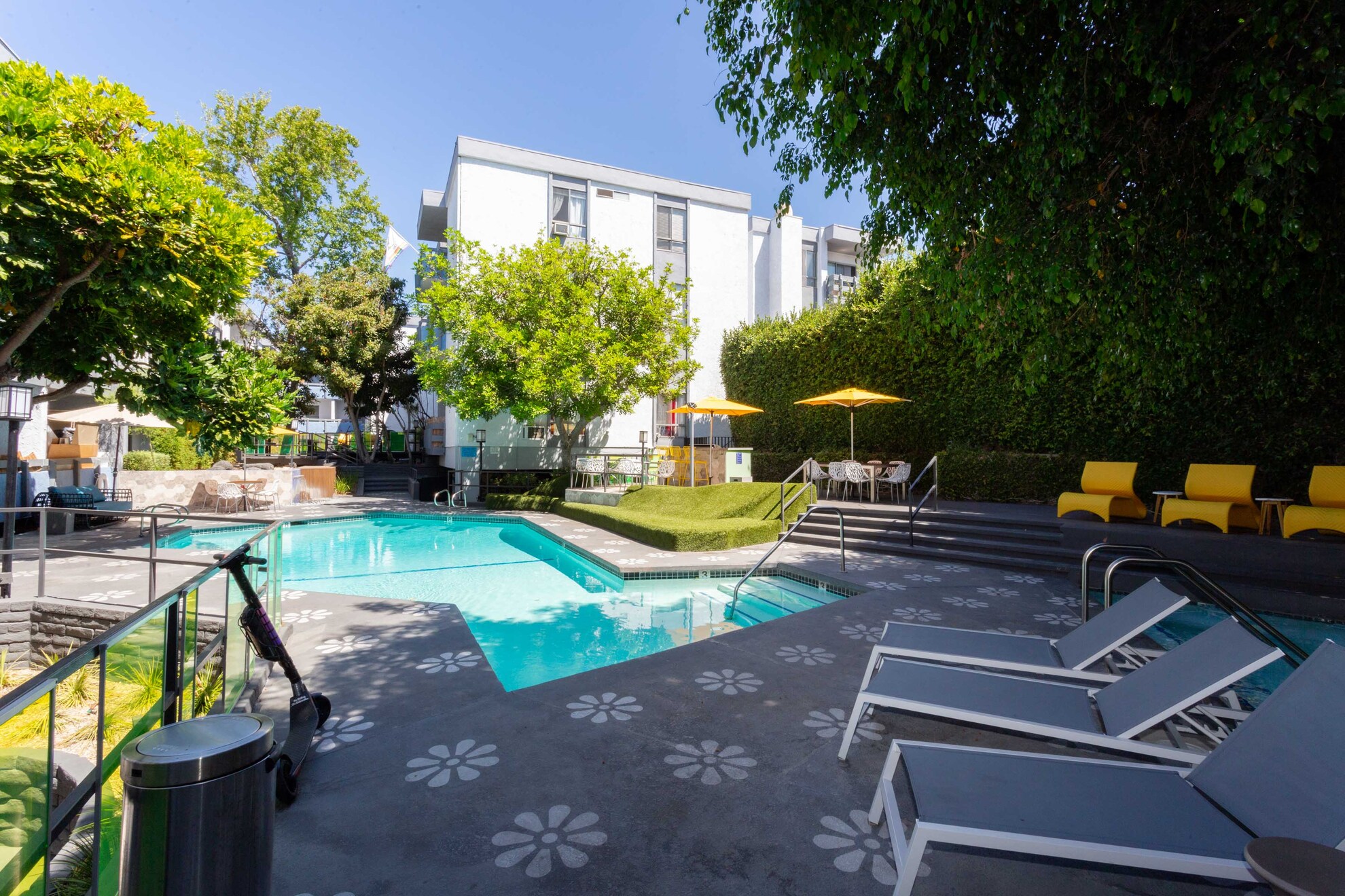 Virgil Avenue Los Angeles; The Violet On Virgil Apartments;